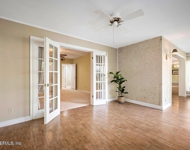 10137 Leisure Lane S - Photo Thumbnail 5
