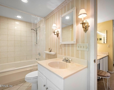 10137 Leisure Lane S - Photo Thumbnail 7