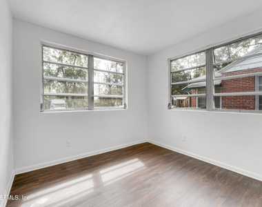 503 W 16th Street - Photo Thumbnail 6