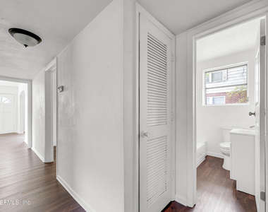 503 W 16th Street - Photo Thumbnail 13