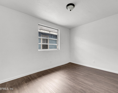503 W 16th Street - Photo Thumbnail 9