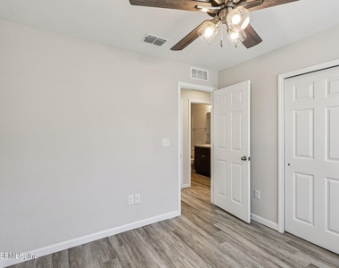 5453 Wabash Boulevard - Photo Thumbnail 14