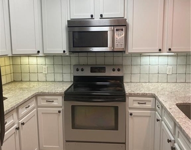 102 Bainbridge Drive - Photo Thumbnail 2
