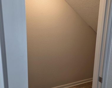 2537 Wisdom Court - Photo Thumbnail 5