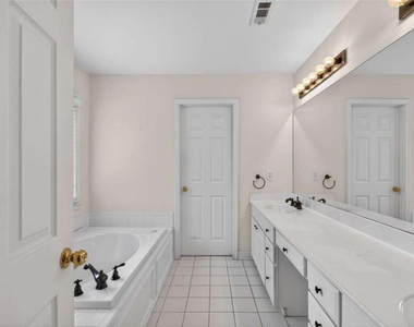 1712 Kenbrook Court - Photo Thumbnail 30