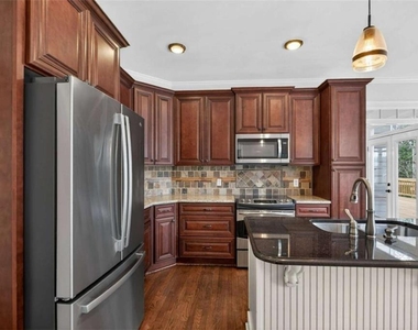 1712 Kenbrook Court - Photo Thumbnail 12