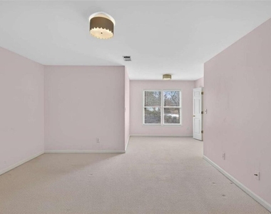 1712 Kenbrook Court - Photo Thumbnail 20