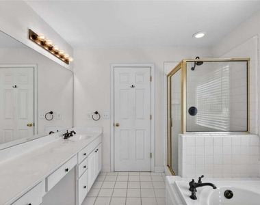 1712 Kenbrook Court - Photo Thumbnail 31