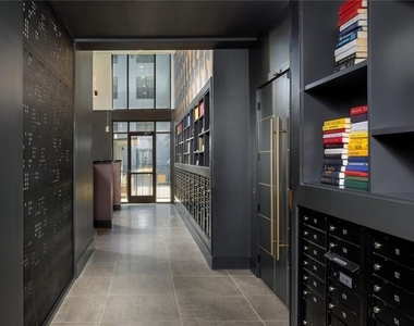 105 Rogers Street Ne - Photo Thumbnail 4