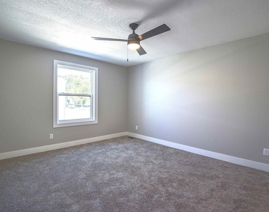 1008 S 4th Street - Photo Thumbnail 6