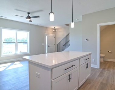 1006 S 4th Street - Photo Thumbnail 3
