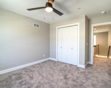 1004 S 4th Street - Photo Thumbnail 10