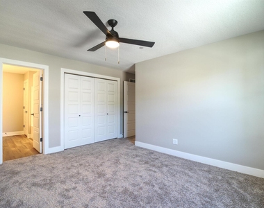 1004 S 4th Street - Photo Thumbnail 5