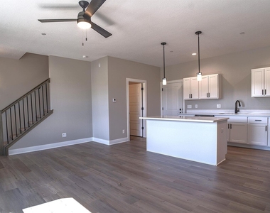 1002 S 4th Street - Photo Thumbnail 2