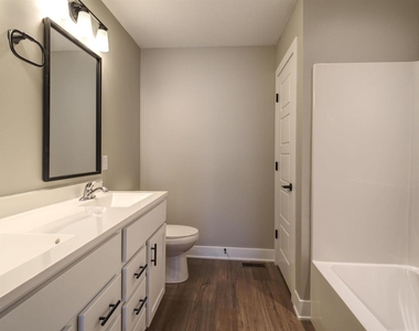 1002 S 4th Street - Photo Thumbnail 10