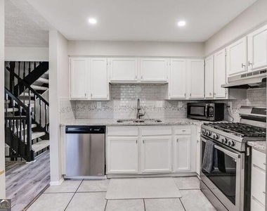 6413 Wedgewood Trace - Photo Thumbnail 7