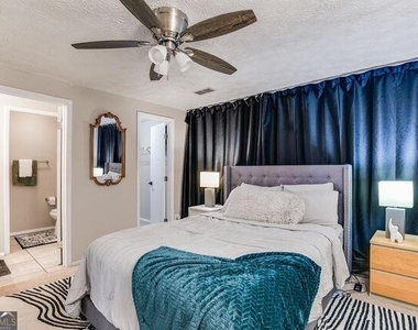 6413 Wedgewood Trace - Photo Thumbnail 11