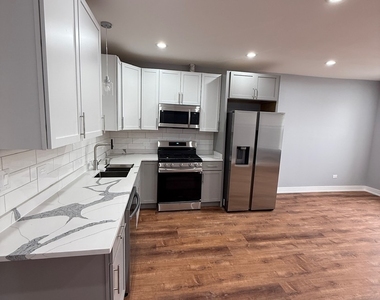 4907 W Walton Street - Photo Thumbnail 5
