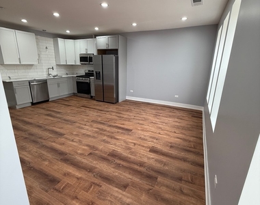 4907 W Walton Street - Photo Thumbnail 2