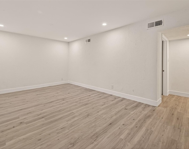3300 Yorktown Street - Photo Thumbnail 8