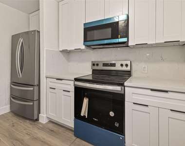 3300 Yorktown Street - Photo Thumbnail 13