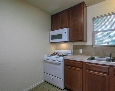 6810 Westover Street - Photo Thumbnail 5