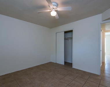 6810 Westover Street - Photo Thumbnail 8
