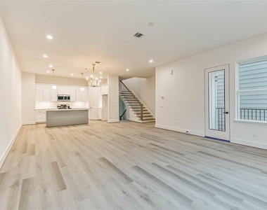 7709 Earl Rudder Way - Photo Thumbnail 4