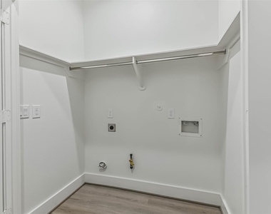 7709 Earl Rudder Way - Photo Thumbnail 23