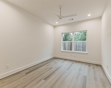 7709 Earl Rudder Way - Photo Thumbnail 8