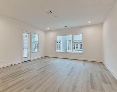 7709 Earl Rudder Way - Photo Thumbnail 13