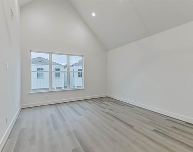 7709 Earl Rudder Way - Photo Thumbnail 14