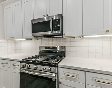 7709 Earl Rudder Way - Photo Thumbnail 2