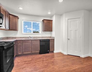 21155 Gosling Road - Photo Thumbnail 6