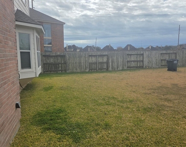 2103 Trinity Manor Lane - Photo Thumbnail 14