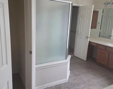 2103 Trinity Manor Lane - Photo Thumbnail 15