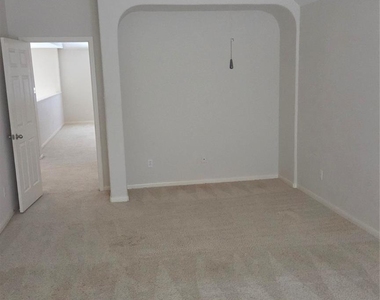 2103 Trinity Manor Lane - Photo Thumbnail 4