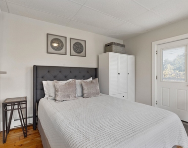 792 Grove - Photo Thumbnail 12