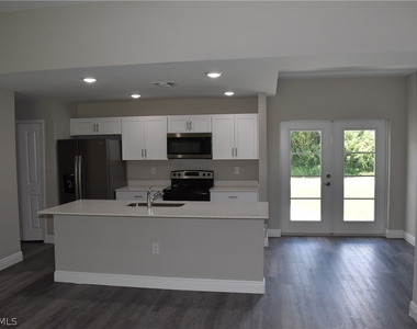 20217 Renwick Avenue - Photo Thumbnail 2