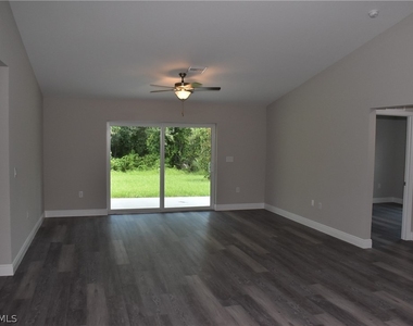 20217 Renwick Avenue - Photo Thumbnail 6