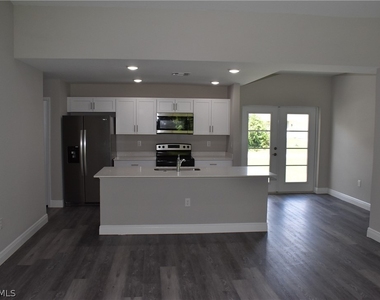 20217 Renwick Avenue - Photo Thumbnail 3