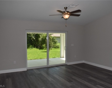 20217 Renwick Avenue - Photo Thumbnail 7