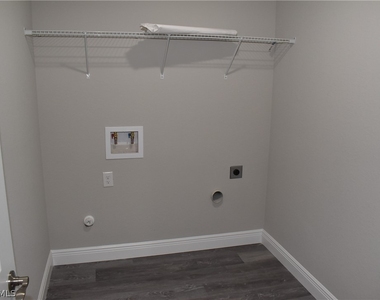 20217 Renwick Avenue - Photo Thumbnail 24