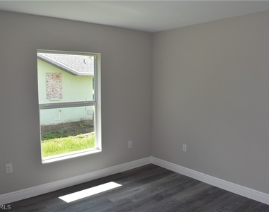 20217 Renwick Avenue - Photo Thumbnail 21