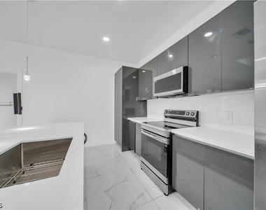 325 Paulcrest Avenue - Photo Thumbnail 14
