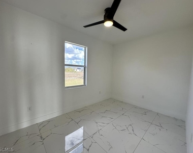 325 Paulcrest Avenue - Photo Thumbnail 6