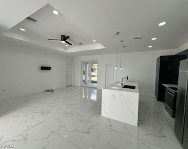 325 Paulcrest Avenue - Photo Thumbnail 2