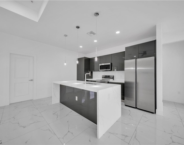 325 Paulcrest Avenue - Photo Thumbnail 10