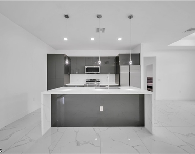 325 Paulcrest Avenue - Photo Thumbnail 11