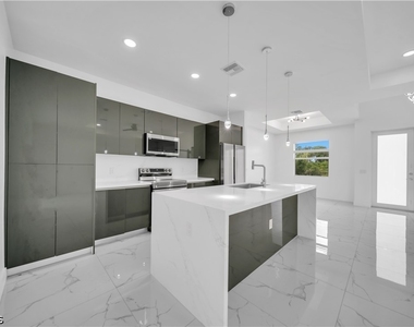 325 Paulcrest Avenue - Photo Thumbnail 12